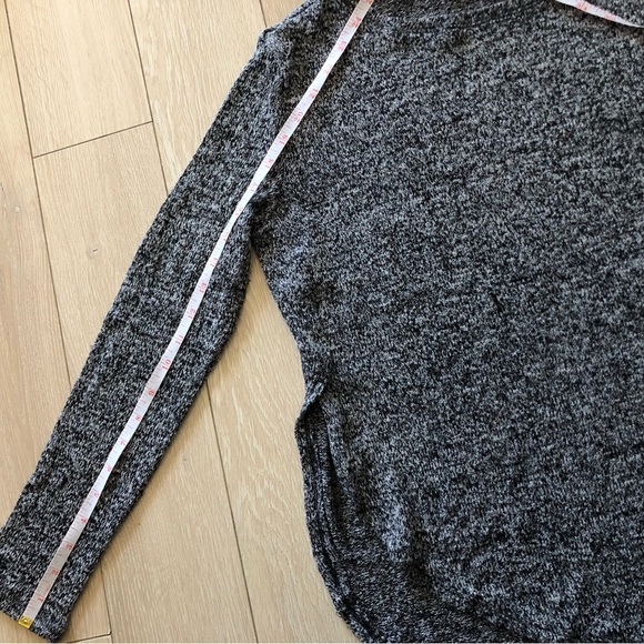 Abercrombie & Fitch Side Slit Marled Knit Long Sleeve  Top in Black&White Size M - Picture 10 of 10